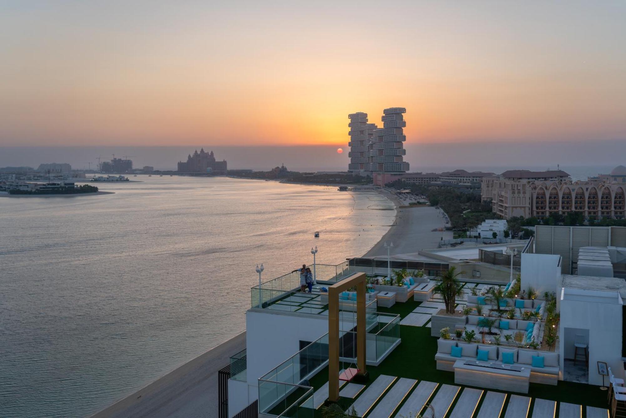 C Central Hotel And Resort The Palm Dubai Exterior foto